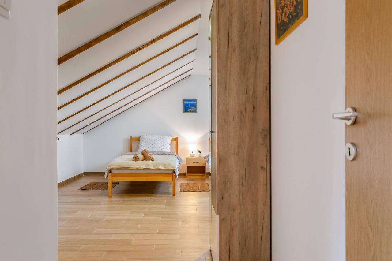Sokol - Secret Forest House Gracac  ภายนอก รูปภาพ