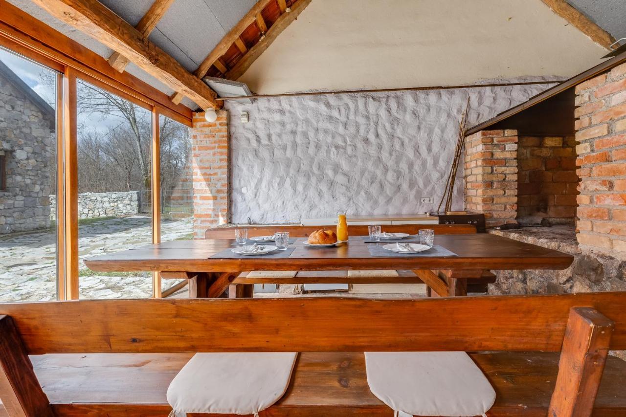 Sokol - Secret Forest House Gracac  ภายนอก รูปภาพ